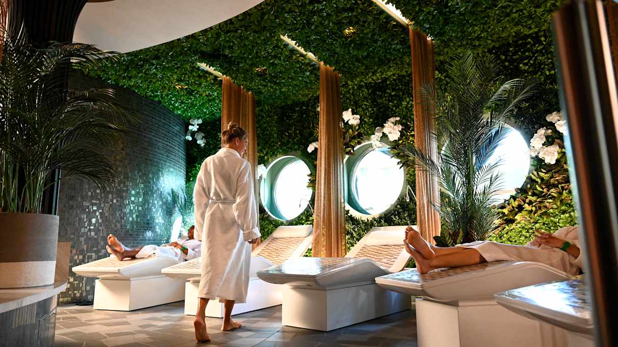 Guests at Senses Spa, Disney Wish